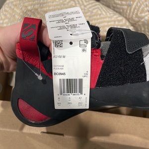 NWT Climbing shoes! Never worn